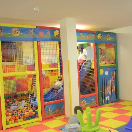 Hotel Canada 3*