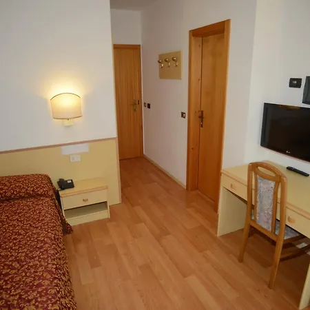 Hotel Canada 3*