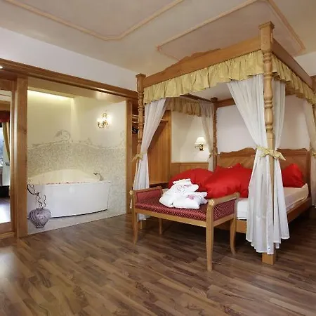 Cavallino Lovely 4*