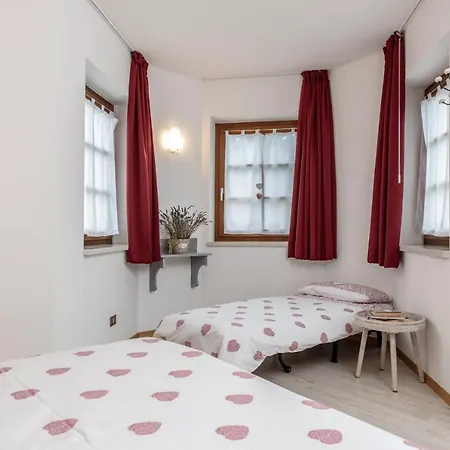 Dimora La Val Apartment *