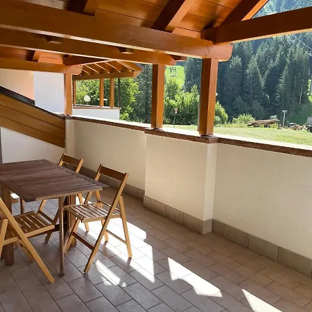 Attico In Legno Ad *