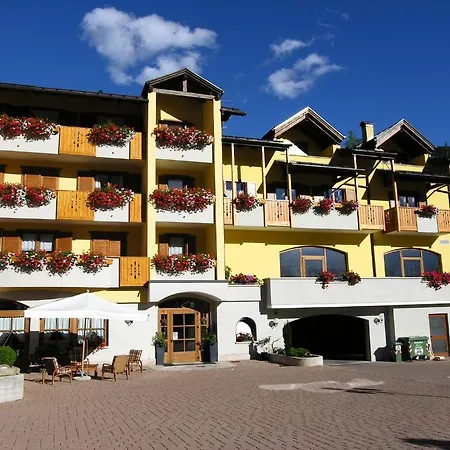 Antares Aparthotel 3*