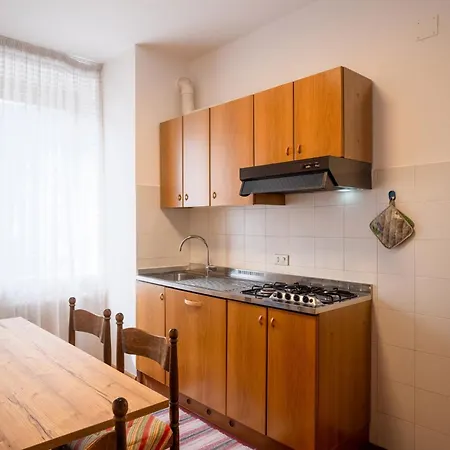 Viola Aparthotel 2*