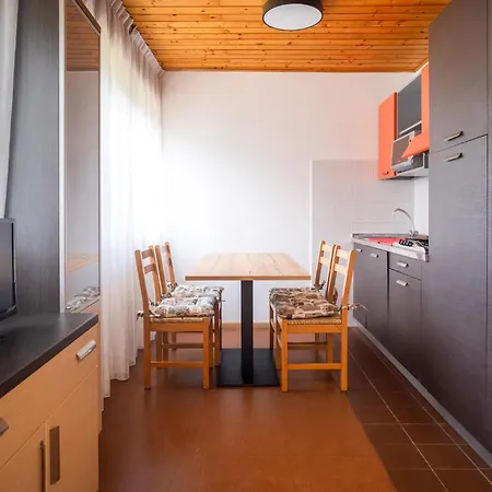 Aparthotel Viola *
