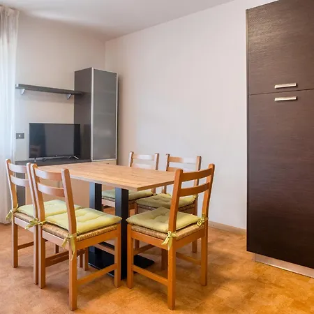 Aparthotel Viola *