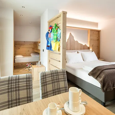 Family Serena Hotel 4*