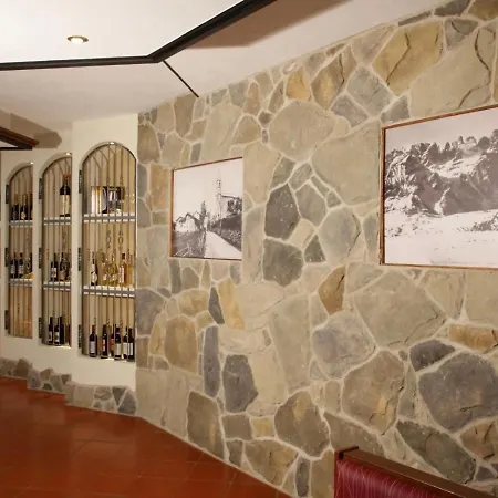 Hotel De La 3*