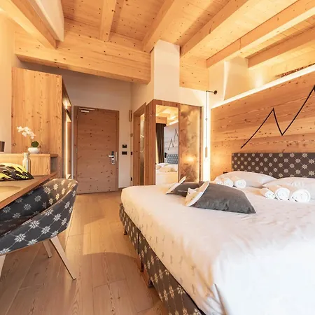 La Perla Hotel