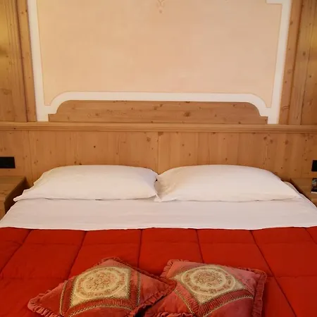 Hotel Garni La Roccia 4*