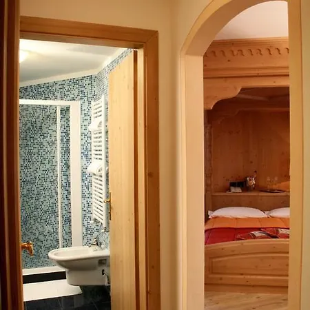 Hotel Garni La Roccia 4*