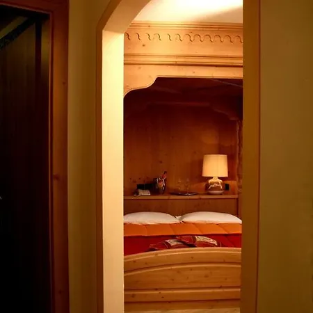 Hotel Garni La Roccia 4*