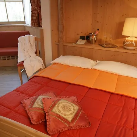 Hotel Garni La Roccia 4*