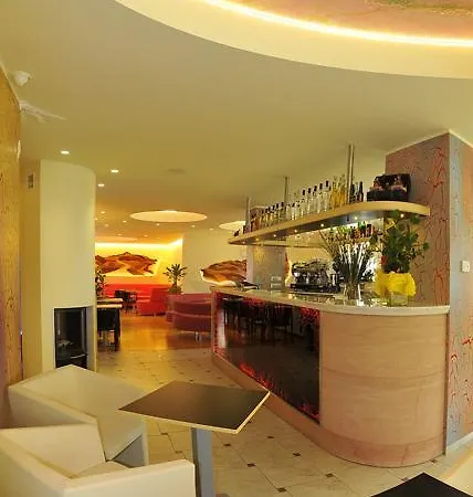 Regent's 3*