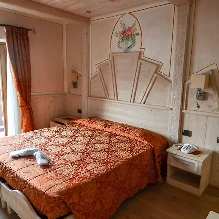 Hotel Cristallo 3*