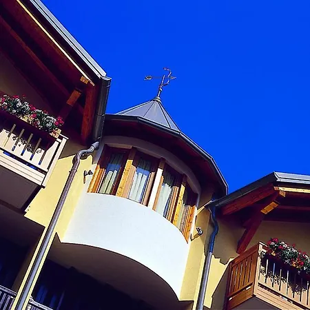 Hotel De La 3*